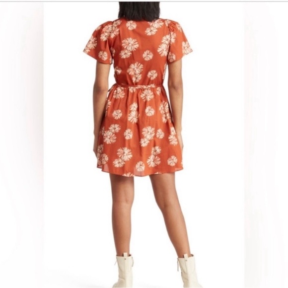 Madewell Floral Print Wrap V-Neck Puff Sleeve Mini Dress in Rusty Torch S - Picture 3 of 9